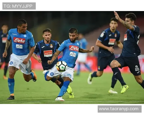 球星亲授花式足球技巧全面解析助你轻松掌握炫酷球场技能 球星亲授花式足球技巧全面解析助你轻松掌握炫酷球场技能