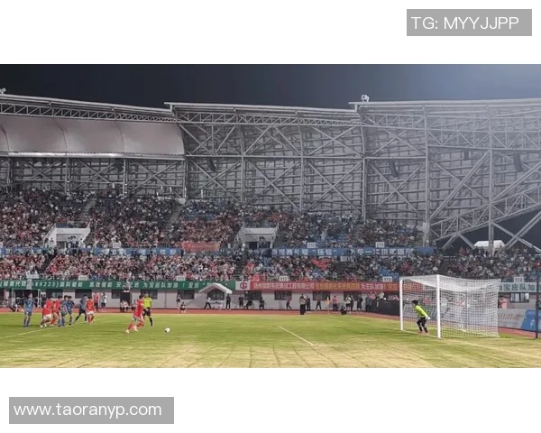 足坛巨星闪耀登场热血来袭点燃球迷激情瞬间 足坛巨星闪耀登场热血来袭点燃球迷激情瞬间