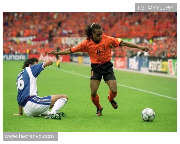 荷兰足球球星经典边锋盘点全面解析速度与技术魅力 荷兰足球球星经典边锋盘点全面解析速度与技术魅力