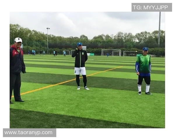 最具失落与遗憾的足球明星背后故事揭秘及其人生起伏探析 最具失落与遗憾的足球明星背后故事揭秘及其人生起伏探析