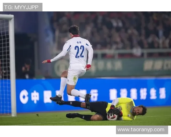 球星在足球赛中获胜意外脱裤成焦点引发全场热议 球星在足球赛中获胜意外脱裤成焦点引发全场热议